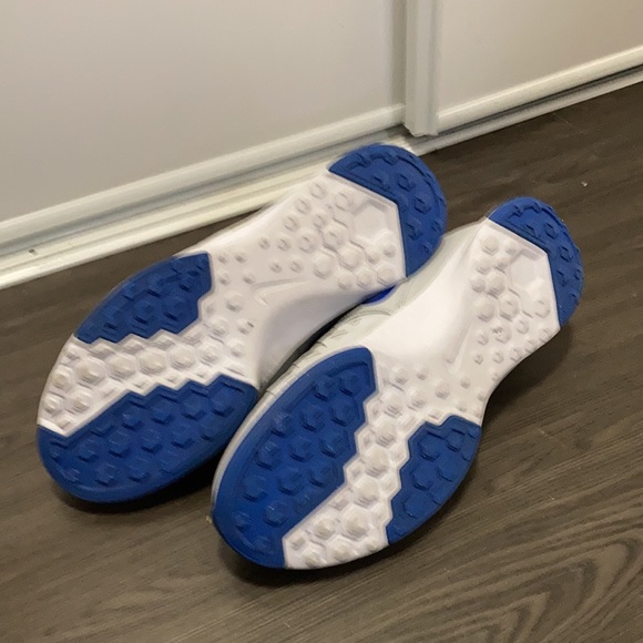 Shoes - Picture 2 of 3